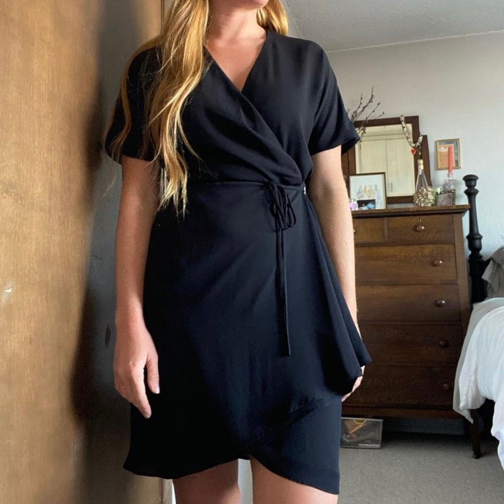 Aritzia Babaton mini wrap dress size medium EUC